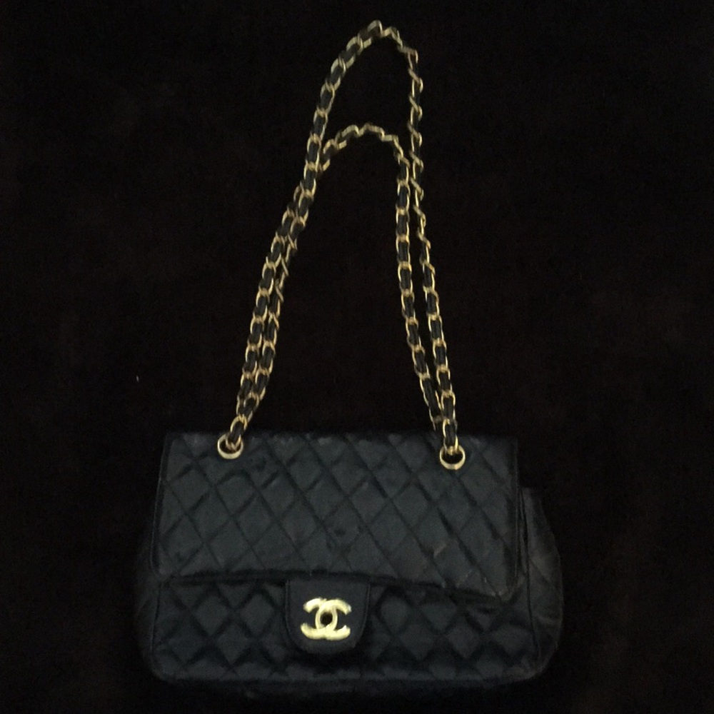 Chanel quilted leather bag
